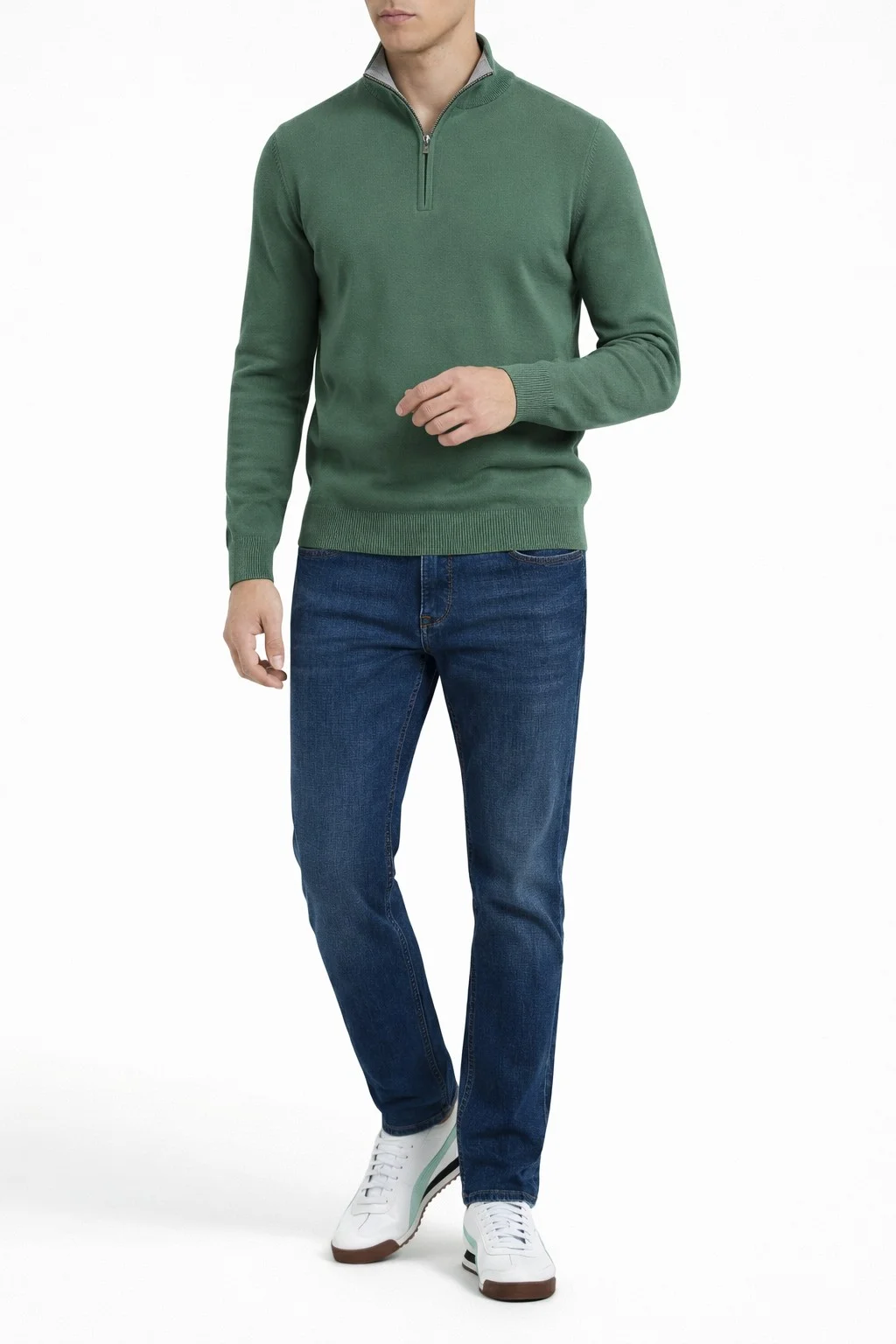 Вид спереди в полный рост (ноги слегка скрещены)